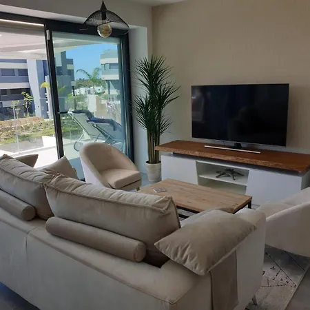 Logement Moderne Avec Jacuzzi, Piscine Chauffee Et Salle De Sport