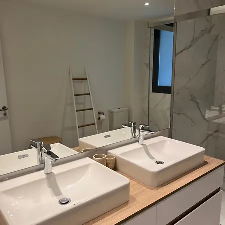 Logement Moderne Avec Jacuzzi, Piscine Chauffee Et Salle De Sport