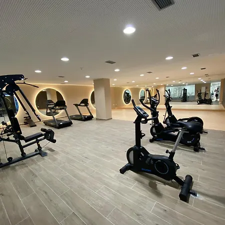 Logement Moderne Avec Jacuzzi, Piscine Chauffee Et Salle De Sport *