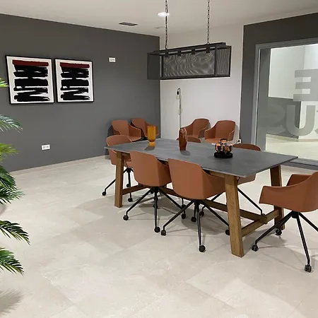 Logement Moderne Avec Jacuzzi, Piscine Chauffee Et Salle De Sport