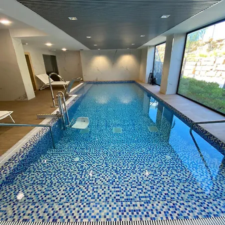Logement Moderne Avec Jacuzzi, Piscine Chauffee Et Salle De Sport